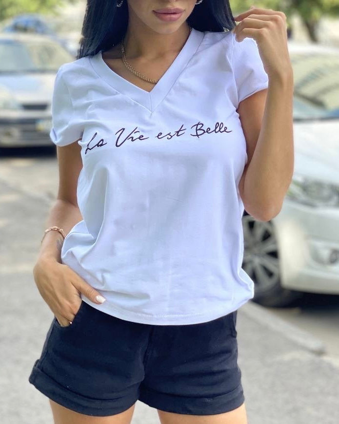 "La vie est Belle" inscription embroidery design on a T-Shirt